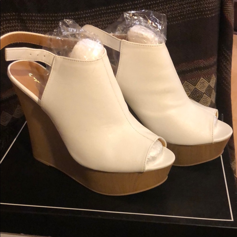 White platform size 8 women’s